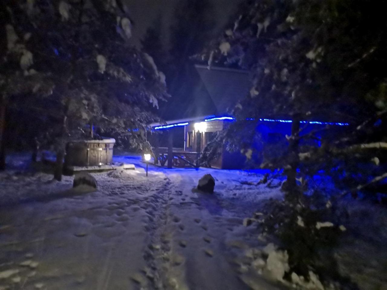 Namelis Su Pirtele Loma-asunnot